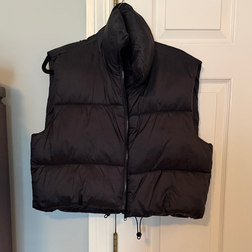 Black Cropped Standup Collar Puffer Vest Size L